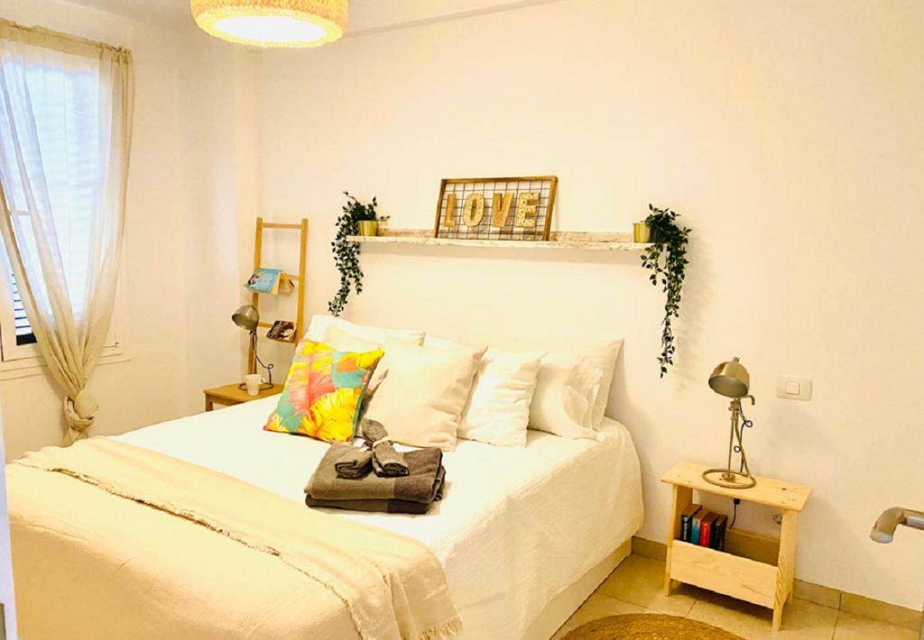 Dormitorio con cama matrimonial Apartamento en Costa Adeje - Love in the Sea Viña del Mar By Deihu Experiences