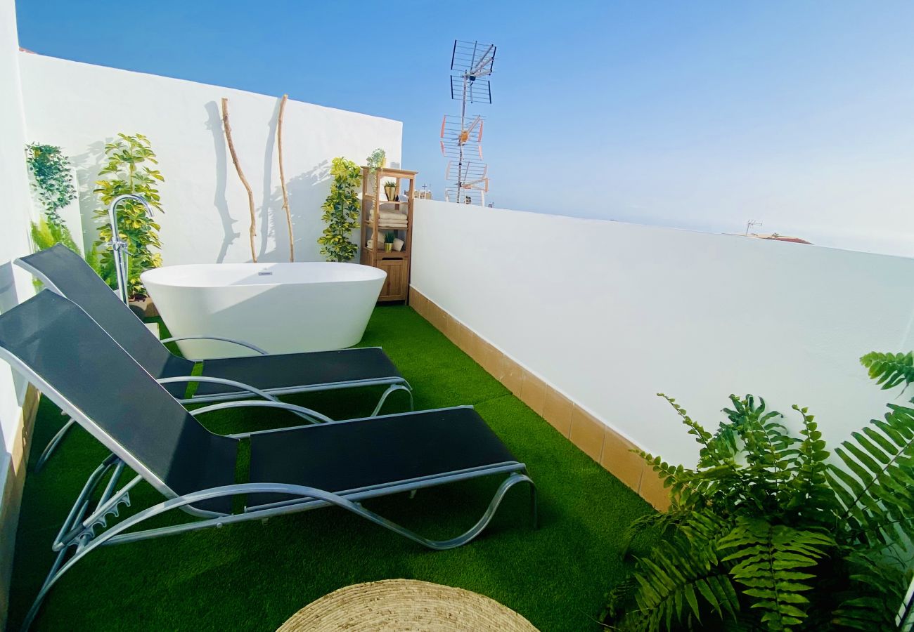 terraza con bañera Casa en Adeje - Big House Adeje Deluxe By Deihu Experiences