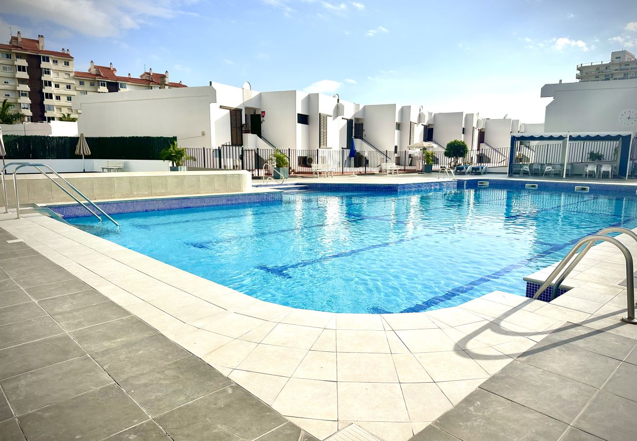 Apartamento en Los Cristianos -  Sur y Sol Junto al Mar By Deihu Experiences .