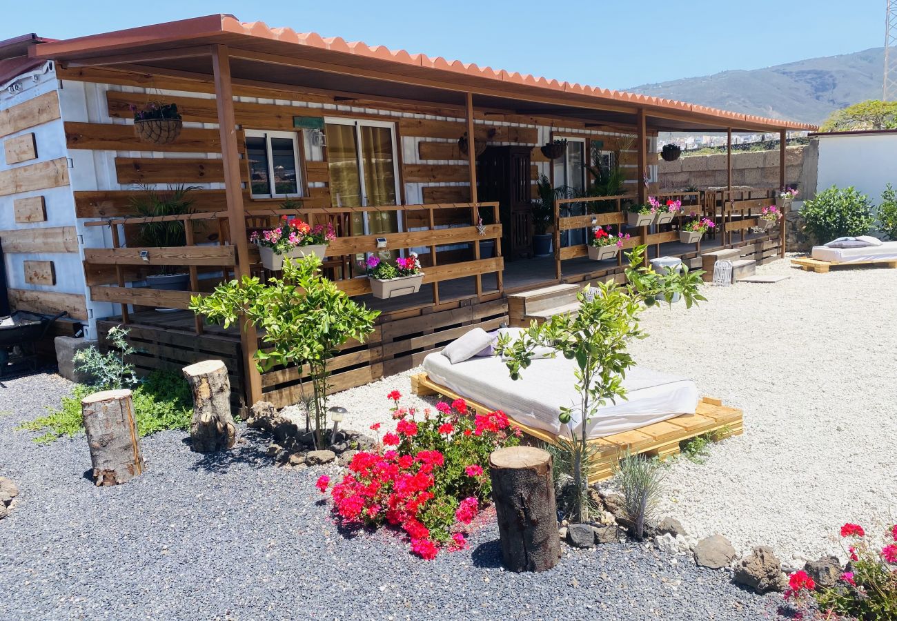 Apartment in Buzanada - BERNEGAL MADAY BAÑERA CLIMATIZADA  PISCINA Y JARDIN